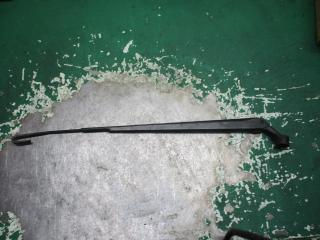 щеткодержатель (поводок стеклоочистителя, дворник) Toyota Yaris 1 поколение XP10 [рестайлинг] 2004, 1.0 л., бензин, МКПП, хетчбэк 5 дв., 852210D020D