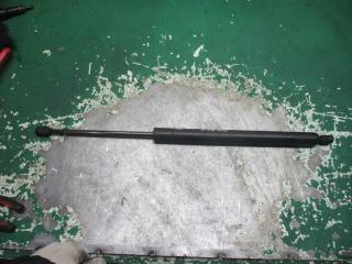 амортизатор крышки багажника (3-5 двери) SEAT Alhambra 1 поколение [рестайлинг] 2002, 1.8 л., бензин, МКПП, универсал, 7M0827550G