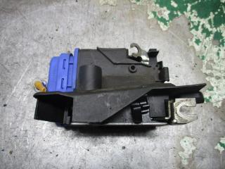 замок двери задней левой Audi A4 B5 1999, 1.6 л., бензин, МКПП, седан, 8D0839015A