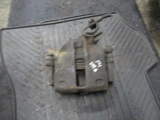 суппорт передний правый Volkswagen Passat B4 1996, 2.8 л., бензин