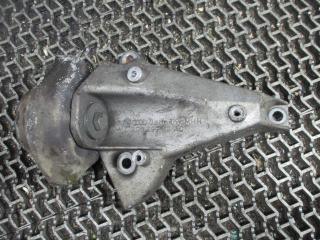 кронштейн КПП Volkswagen Passat B5 1999, 8D0399113AC