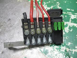 блок предохранителей Volkswagen Golf 3 поколение 1994