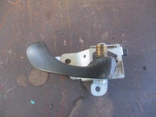 ручка внутренняя передняя правая Mitsubishi Carisma 1 поколение 1998, MR138450