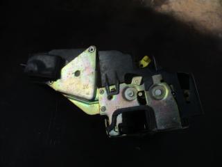замок двери передней правой Mitsubishi Carisma 1 поколение 1998