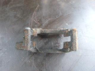 суппорт задний левый Volkswagen Passat B6 2006