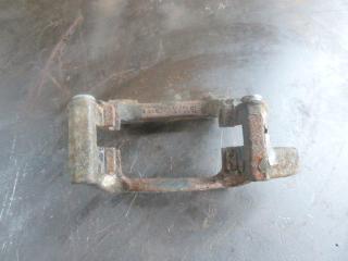 суппорт задний правый Volkswagen Passat B6 2006