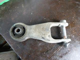 подушка крепления двигателя Opel Meriva 1 поколение (A) [рестайлинг] 2006, 1.7 л., дизель, МКПП, минивэн, 9227882