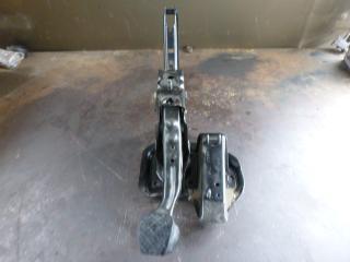 педаль тормоза Skoda Octavia 1 поколение [рестайлинг] 2004, 1.6 л., бензин, МКПП, универсал, 1J1721111E