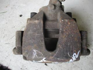 суппорт передний левый Ford Focus 1 поколение [рестайлинг] 2005, 1.8 л., дизель, МКПП, хетчбэк 5 дв.