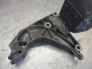 кронштейн КПП Opel Astra G 2000, 24436121