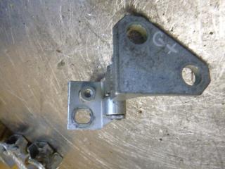 петля двери Volkswagen Golf Plus 1 поколение 2007, 1K0831402M