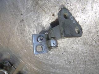 петля двери Volkswagen Golf Plus 1 поколение 2007, 1K4833402L