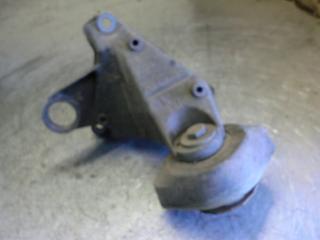 кронштейн КПП Audi A4 B5 1996, 2.6 л., бензин, МКПП, универсал, 8D0399114S