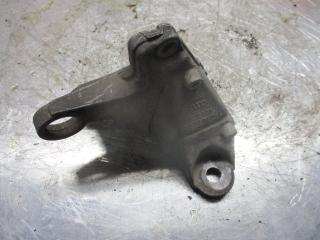 кронштейн КПП Volkswagen Passat B5 1998, 8D0399114L