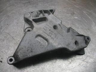 кронштейн двигателя Volkswagen Passat B6 2006, 03G199207E