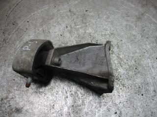 кронштейн КПП Volkswagen Passat B5 1999, 8D0399113L