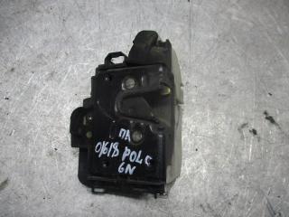 замок двери передней левой Volkswagen Polo 3 поколение [рестайлинг] 2000, 1.0 л., бензин, МКПП, хетчбэк 5 дв., 6N1837015C