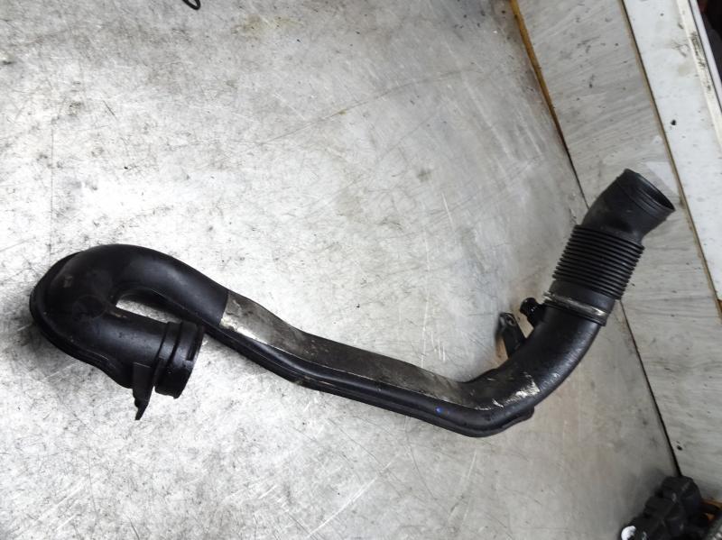 патрубок воздушного фильтра Peugeot 206 1 поколение 2001, 2.0 л., дизель, 9622195980, 9628584880A - фото №1