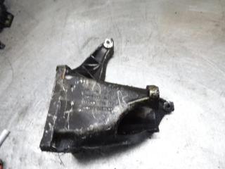 кронштейн полуоси Volkswagen Sharan 1 поколение 1998, 7H0199207B