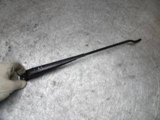 щеткодержатель (поводок стеклоочистителя, дворник) Ford Ka 1 поколение 1997, 97KG17526AC