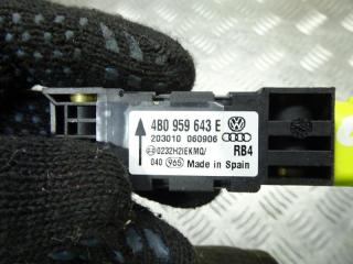 датчик удара Volkswagen Touareg 1 поколение 2005, 3.0 л., дизель, МКПП, внедорожник 5 дв., 4B0955643E