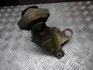 кронштейн КПП Volkswagen Passat B5 1998, 8D0399114S