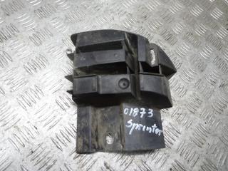 крепление бампера Mercedes-Benz Sprinter 1 поколение (W901-905) [рестайлинг] 2004, 2.2 л., дизель, МКПП, микроавтобус, 9018850116