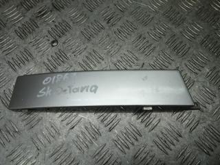 ус под фонарь левый Skoda Octavia 1 поколение (A4) 1998, 1.6 л., бензин, МКПП, хетчбэк 5 дв., 1U6813307