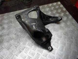 кронштейн полуоси Volkswagen Sharan 1 поколение 1998, 7M0199207C