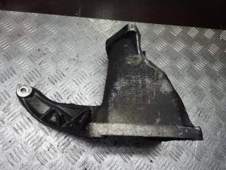 кронштейн полуоси Volkswagen Sharan 1 поколение 1997, 7M0199207B