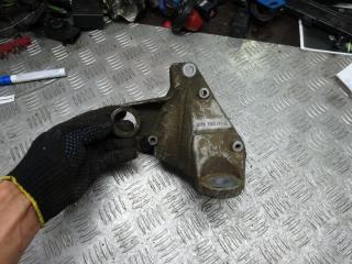 кронштейн КПП Audi A4 B5 1999, 8D039911S