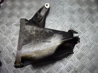 кронштейн полуоси Volkswagen Sharan 1 поколение 1998, 7M0199207B