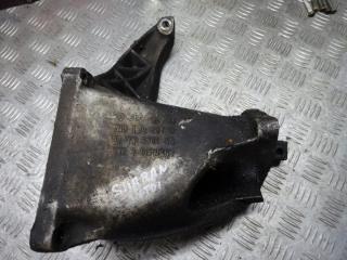 кронштейн полуоси Volkswagen Sharan 1 поколение 1998, 7M0199207B