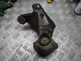 кронштейн двигателя Volkswagen Passat B5 2000, 8D0399114S