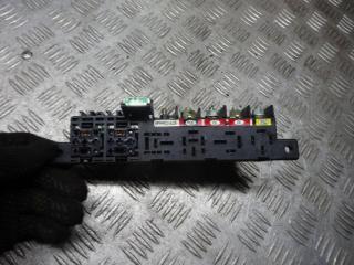 блок предохранителей Volkswagen Golf 3 поколение 2000, 8L0941822