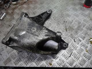 кронштейн полуоси Volkswagen Sharan 1 поколение 1998, 7M0199207V