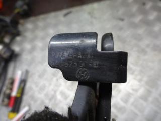 замок капота Volkswagen Fox 2 поколение 5Z 2005, 1.4 л., бензин, МКПП, хетчбэк 5 дв., 5Z0823509