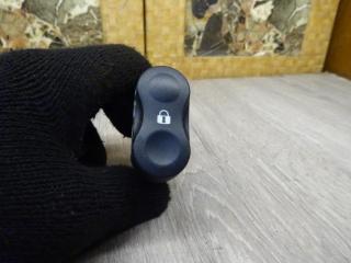 кнопка ручного тормоза (ручника) Renault Scenic 1 поколение [рестайлинг] 2003, 1.9 л., дизель, МКПП, минивэн, 870250