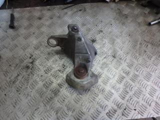 кронштейн КПП Volkswagen Passat B5 2000, 8D0399114S