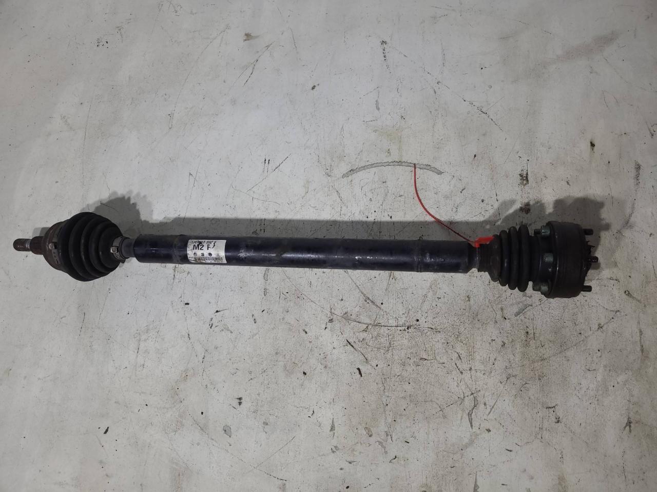 полуось передняя правая (приводной вал, ШРУС) Volkswagen Golf 4 поколение 2003, 1.4 л., BCA, бензин, 5МКПП, темносерый, хетчбэк 3 дв., передний привод, 1J0407272F - фото №1