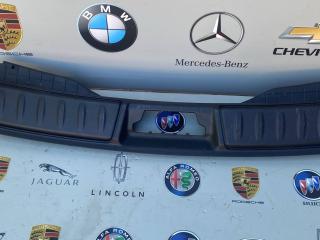 накладка внутренняя на заднюю панель кузова Jaguar F-Pace 1 поколение 2018, 2.0 л., дизель, АКПП, правый руль, HK83406A64