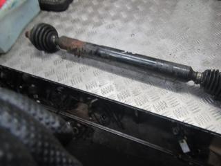 полуось передняя правая (приводной вал, ШРУС) Volkswagen Golf 4 поколение 2006, 1.6 л., бензин