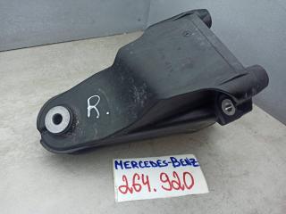 кронштейн двигателя Mercedes-Benz C-Класс W205 [рестайлинг] 2021, 2.0 л., бензин, A2642200200