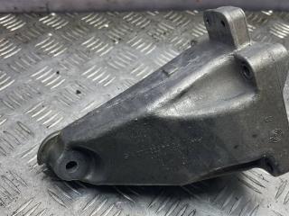 кронштейн двигателя Mercedes-Benz C-Класс W205/S205/C205 2016, 2.0 л., M 274.920, бензин, задний привод, A2742231004