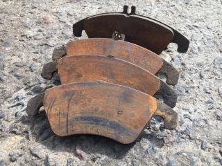 тормозные колодки Mercedes-Benz C-Класс W204/S204 2009, 3.0 л., M 272.948, бензин