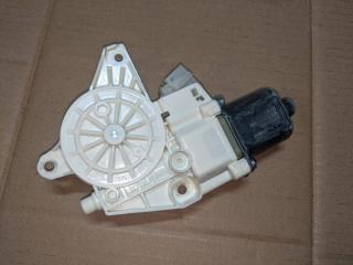 моторчик стеклоподъемника передний левый Mercedes-Benz E-Класс W212/S212/C207/A207 [рестайлинг] 2013, 3.5 л., бензин, универсал, A2048200142, 0130822503