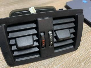 дефлектор обдува салона BMW 3 серия F30/F31/F34 2012, 3.5 л., бензин, АКПП, седан, задний привод, 9265350, 64229207330