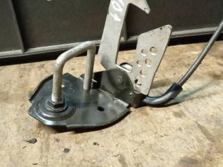 захватный крюк капота BMW 7 серия F01/F02 2011, 3.0 л., бензин, седан, 7183764