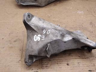 кронштейн двигателя BMW 3 серия E90/E91/E92/E93 2005, 3.0 л., дизель, 2416811