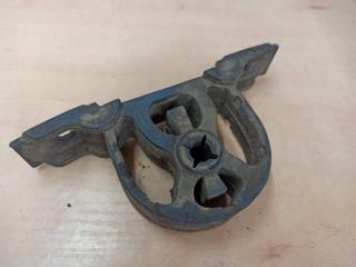 кронштейн глушителя BMW X5 E53 2003, 4.6 л., бензин, 7503027